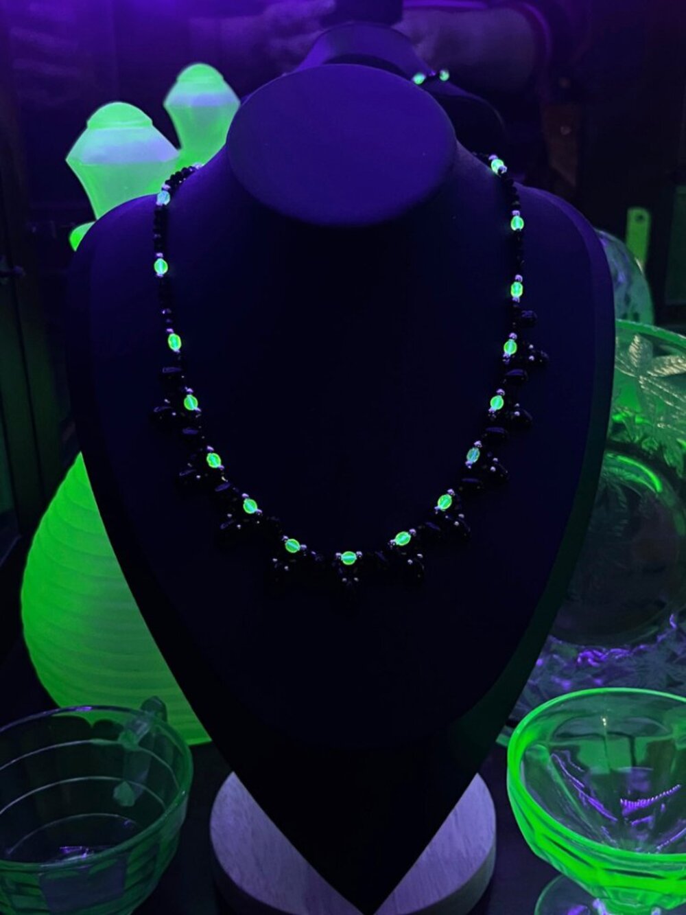 Handcrafted Uranium Glass Beaded Collar Necklace Art Deco Style Glows Green UV